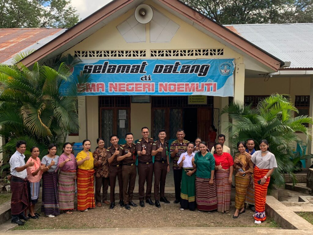 Jaksa Masuk Sekolah