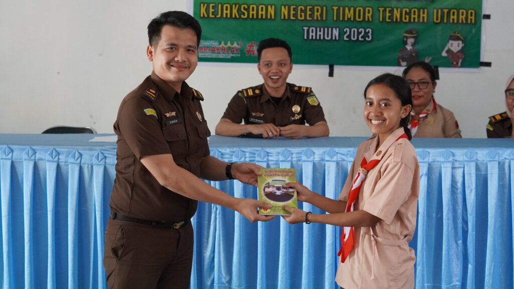 Jaksa Masuk Sekolah