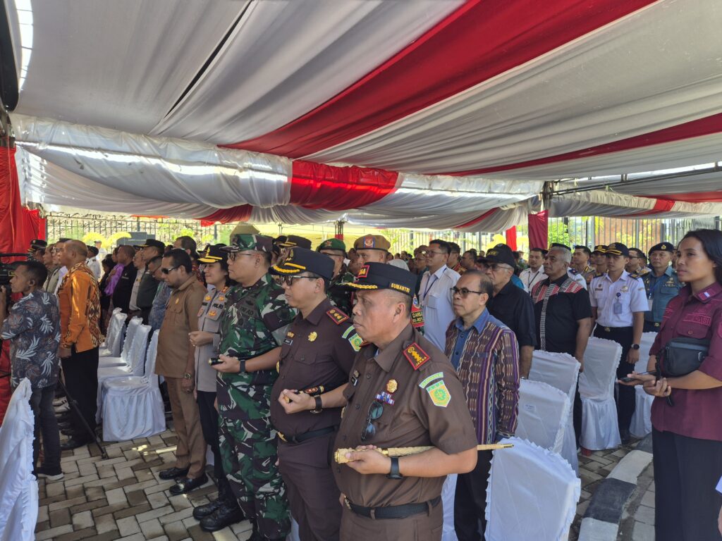 Kajari TTU menghadiri Pembukaan Perdana Aktifitas Lintas Batas Negara RI-RDTL melaluli PLBN Napan dan Border Post Oesilo