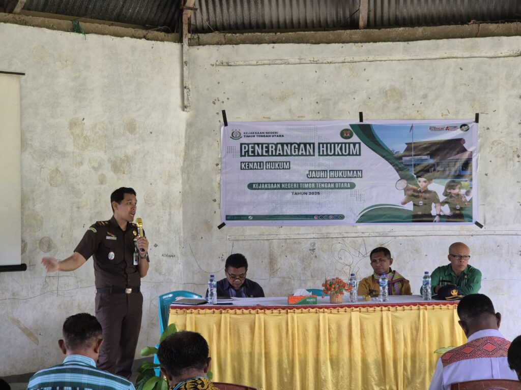 Kegiatan Penerangan Hukum tentang Pengelolaan Keuangan Desa untuk Menghindari Potensi Tindak Pidana Korupsi di Kantor Kecamatan Noemuti