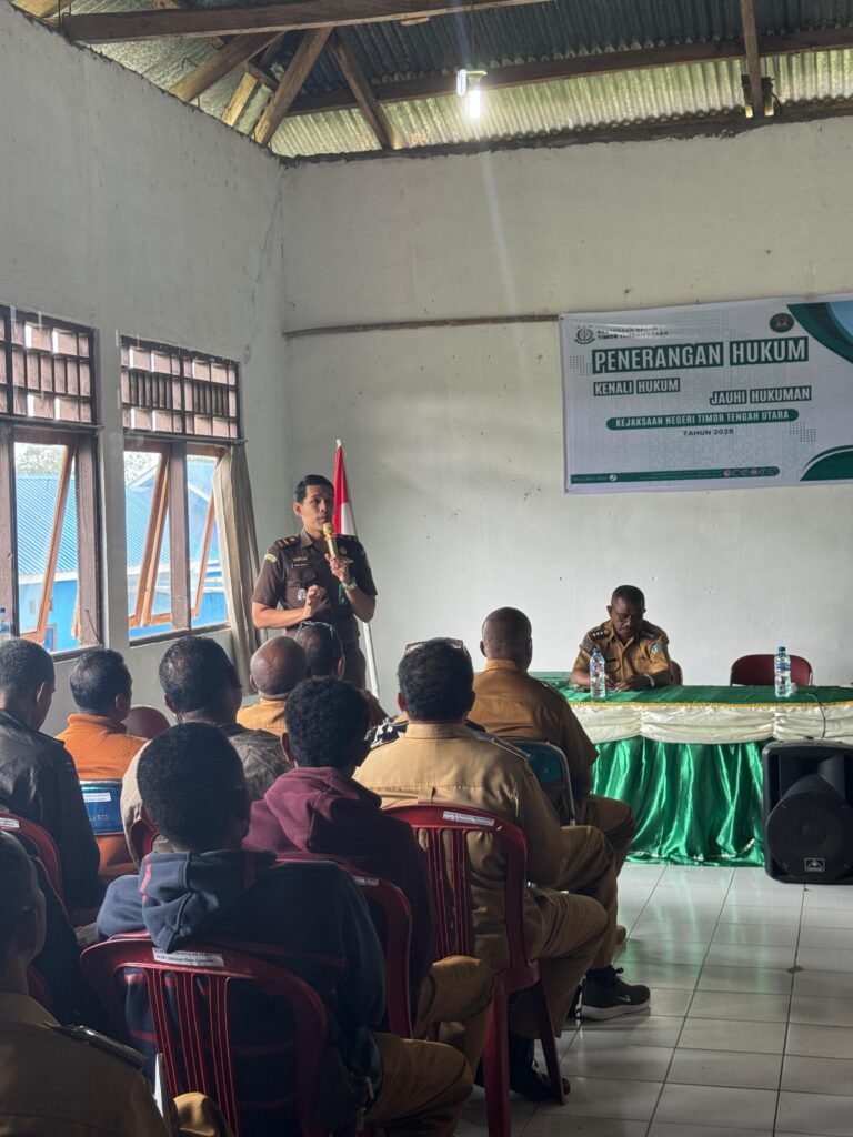 Kegiatan Penerangan Hukum tentang Pengelolaan Keuangan Desa untuk Menghindari Potensi Tindak Pidana Korupsi di Kantor Kecamatan Bikomi Tengah