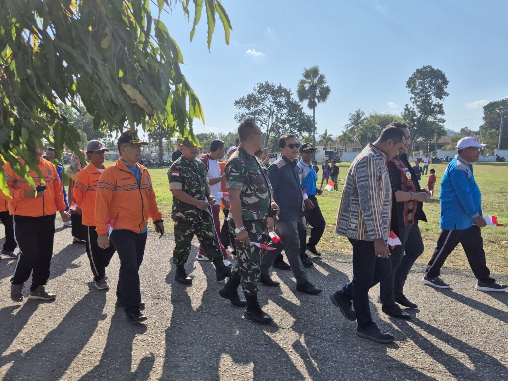 Kajari TTU menghadiri Parade Pembukaan Pekan Olaraga Pelajar Daerah (POPDA) IV Kab.TTU tahun 2025 dalam rangka memeriahkan HUT Proklamasi RI ke 80